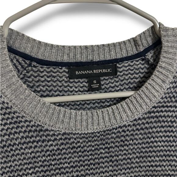 Banana Republic Men's Gray striped Marino wool Crewneck Sweater size Small - Picture 2 of 4